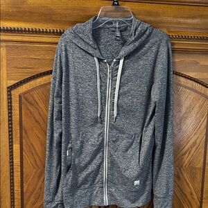 Vuori Women’s Halo Performance hoodie 2.0 
Gray heather Size small. EUC